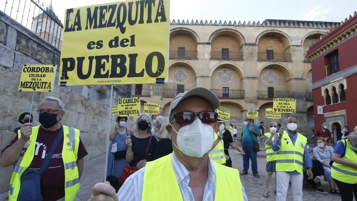 Protesta en Córdoba por el incumplimiento en las inmatriculaciones