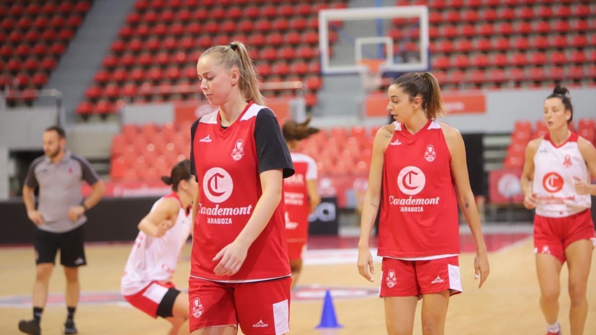 Las jugadoras del Casademont Zaragoza durante un entrenamiento