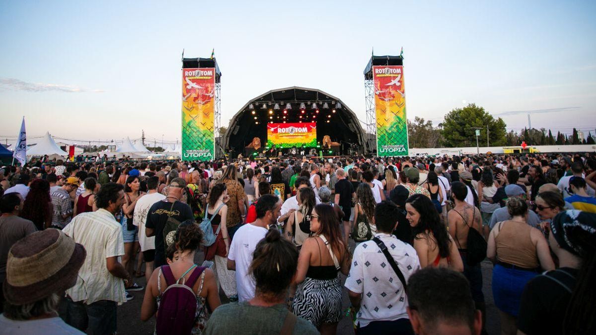Cada verano, visitantes de todo el mundo se desplazan a Benicàssim no solo por los conciertos de música reggae y sus valores sociales.