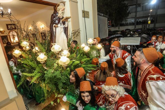Elda celebra San Antón bajo la lluvia