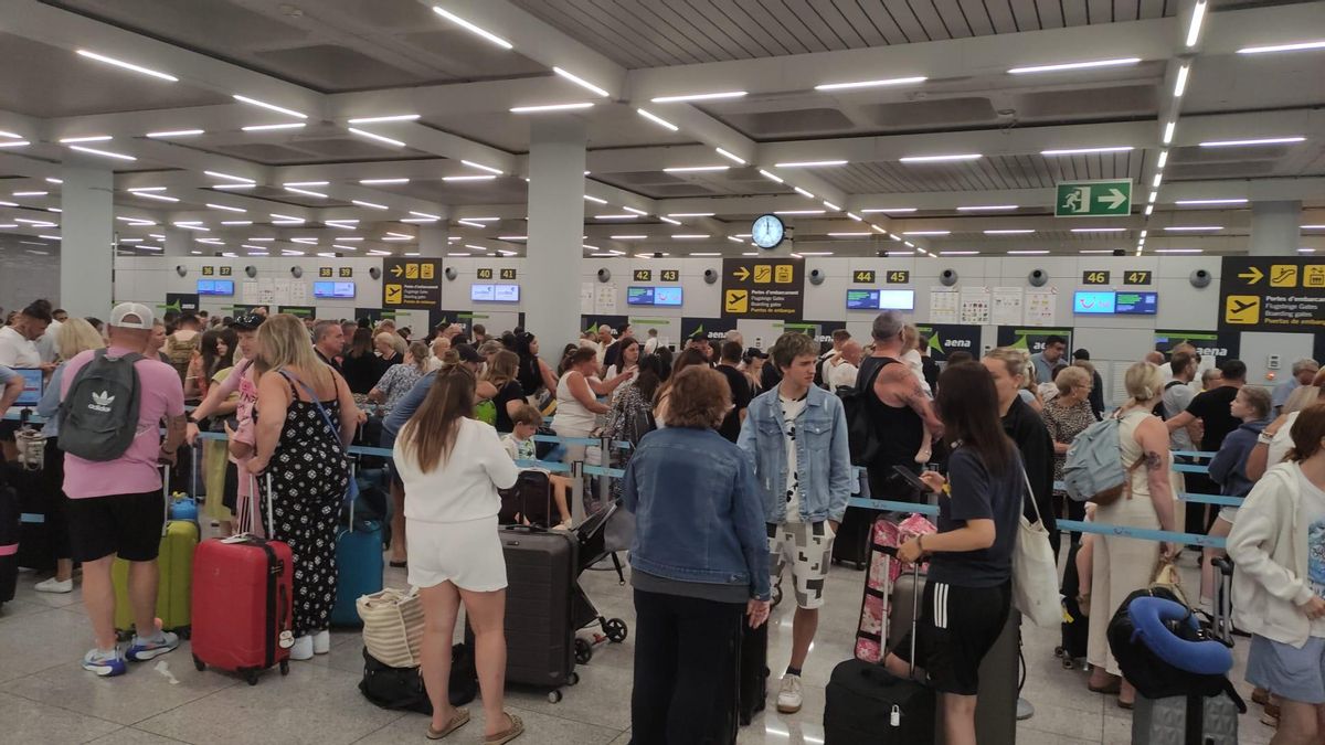 Die Check-in-Schalter bei Tui am Freitagmorgen.