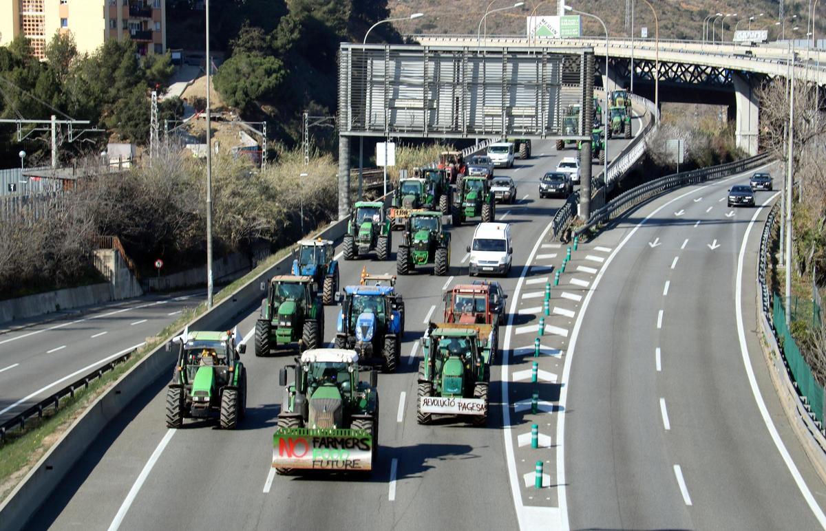 Los tractores entran en Barcelona por la C-33