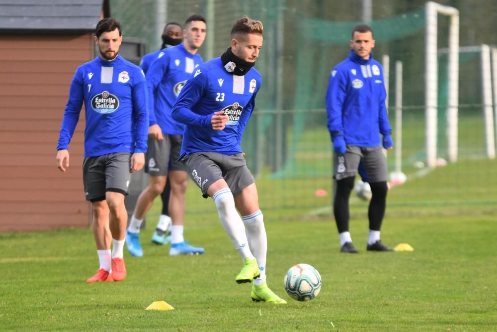 Sabin Merino se entrena con el equipo en Abegondo