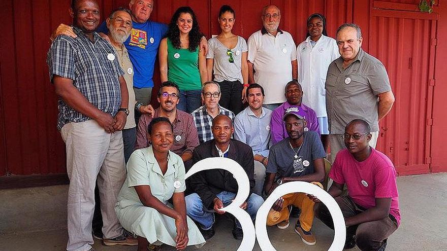Una expedición de la Fundación La Arruzafa atiende a 820 pacientes en Tanzania