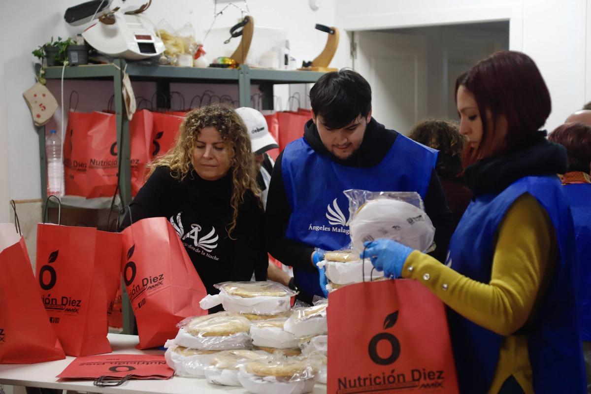 Los Ángeles de la Noche reparten 400 menús esta Navidad en Málaga Los Ángeles de la Noche reparten 400 menús esta Navidad en Málaga