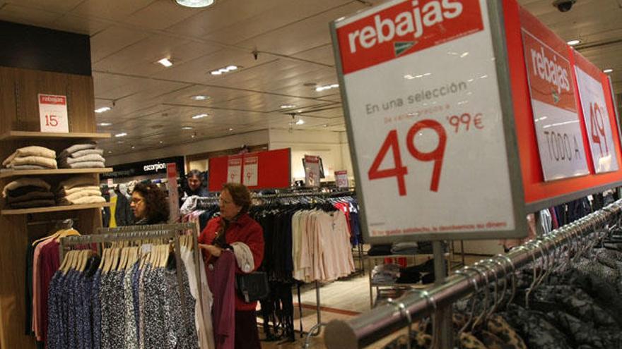 Muchos comercios decidieron anticipar el inicio de las rebajas.