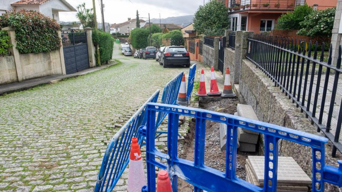 Reparación de una avería en la calle Río Miño. |   // FDV