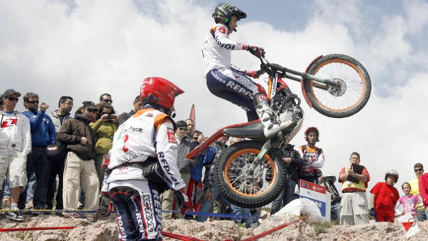 Imagen de un piloto sorteando piedras en el campeonato de España de trial del pasado mes de marzo.