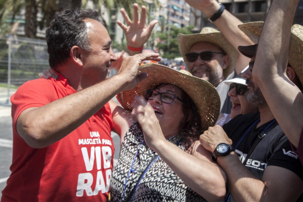 Luceros retumba con la primera mascletà de Hoguera