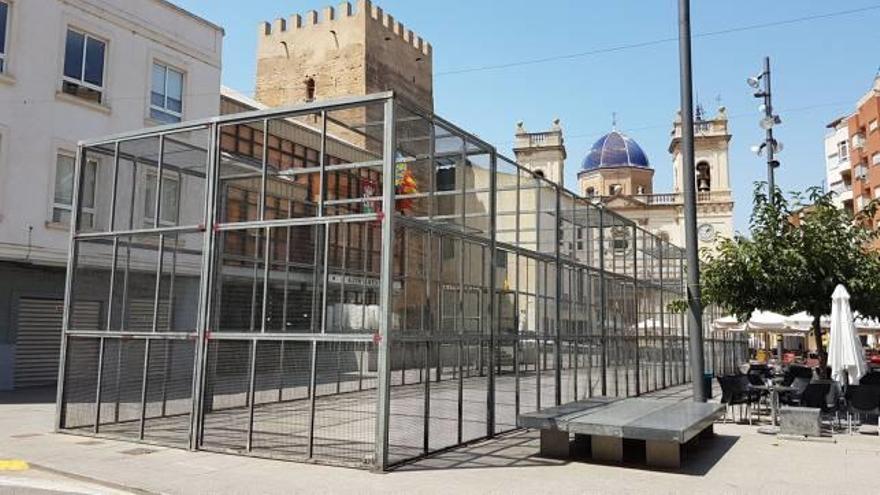 El cohetódromo de Benifaió instalado en la Plaça Major.