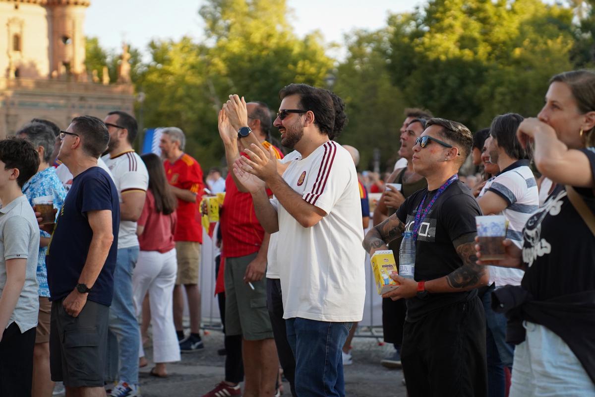 Así se vivió la semifinal entre España y Francia en la Plaza de España en imágenes Así se vivió la semifinal entre España y Francia en la Plaza de España en imágenes