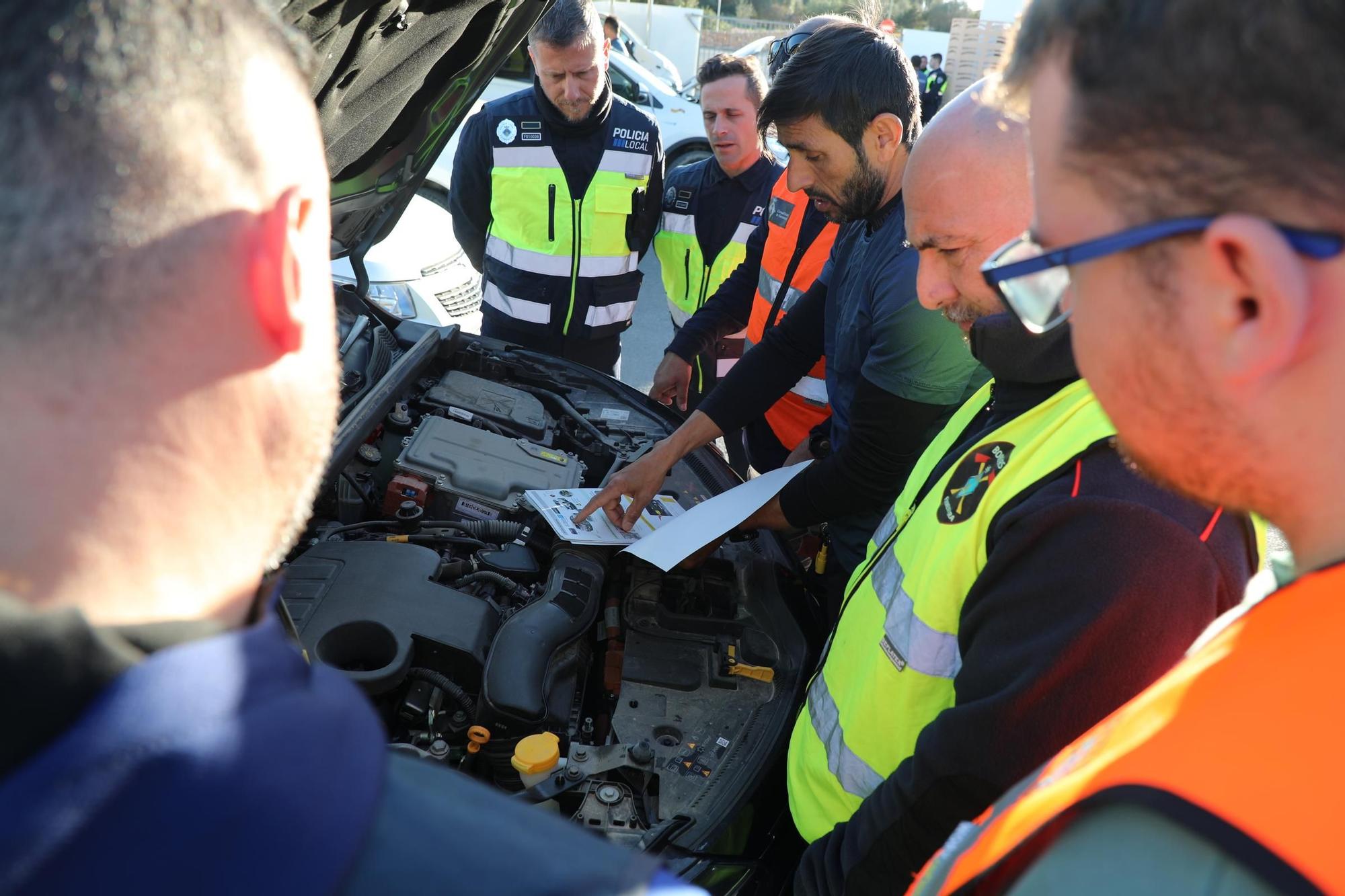 Salvar vidas en coches eléctricos en Formentera