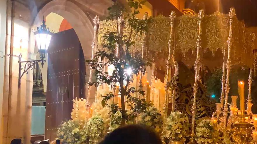 Levantá a pulso de la Esperanza de Triana en la O