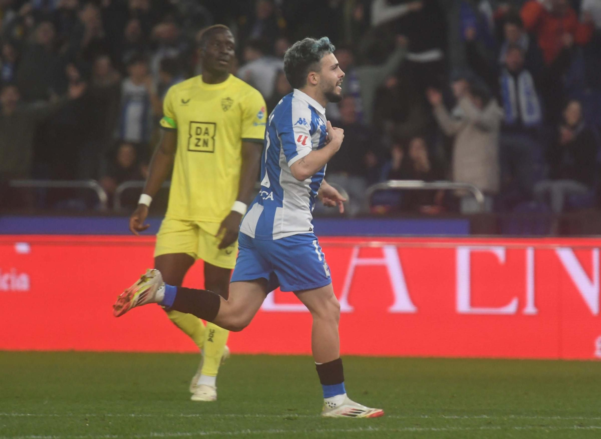El Deportivo doblega al Almería en Riazor (3-1)