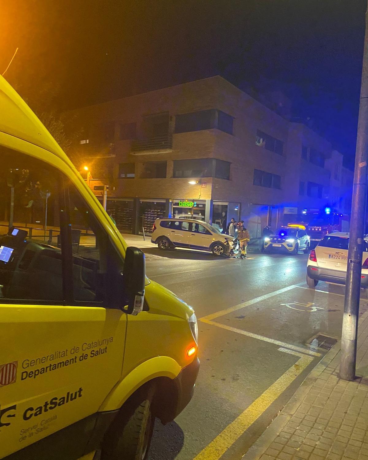 L'accident de Banyoles i els efectius d'emergències a Banyoles.