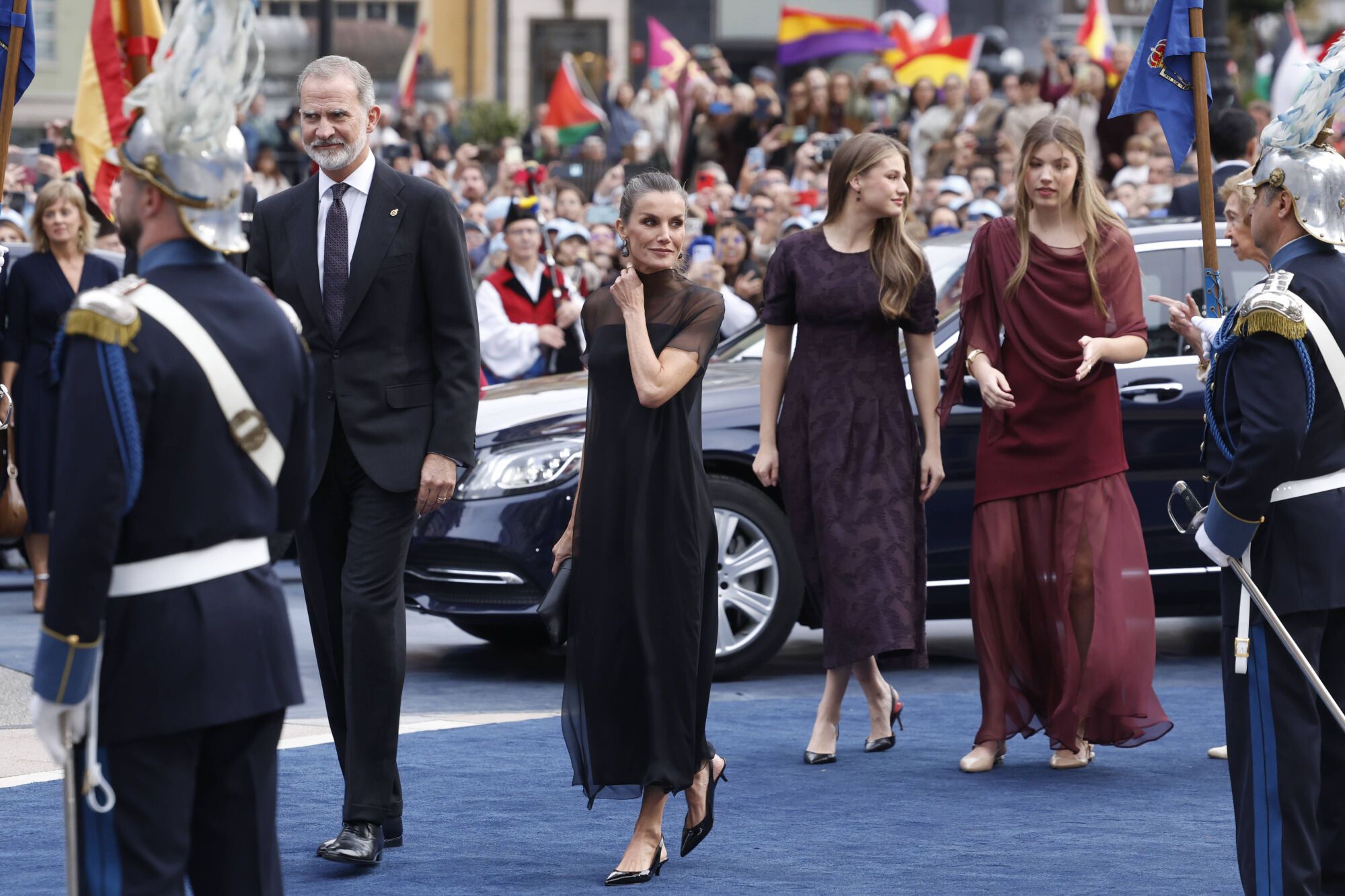 EN IMÁGENES: Así fue la llegada de los invitados a los premios "Princesa de Asturias" y su paso por la alfombra azul
