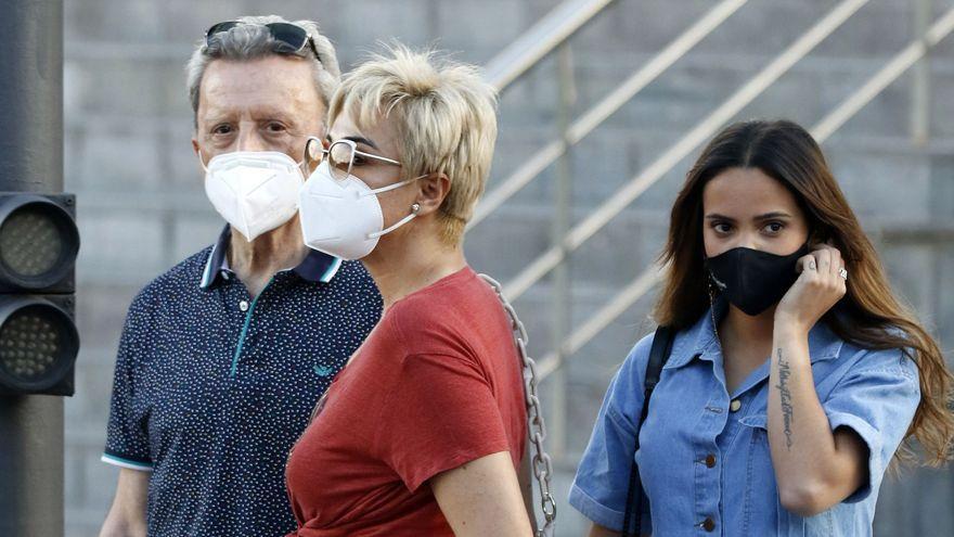 Ortega Cano, junto a su mujer, Ana María Aldón y su hija Gloria Camila, a las puertas de la comisaría.