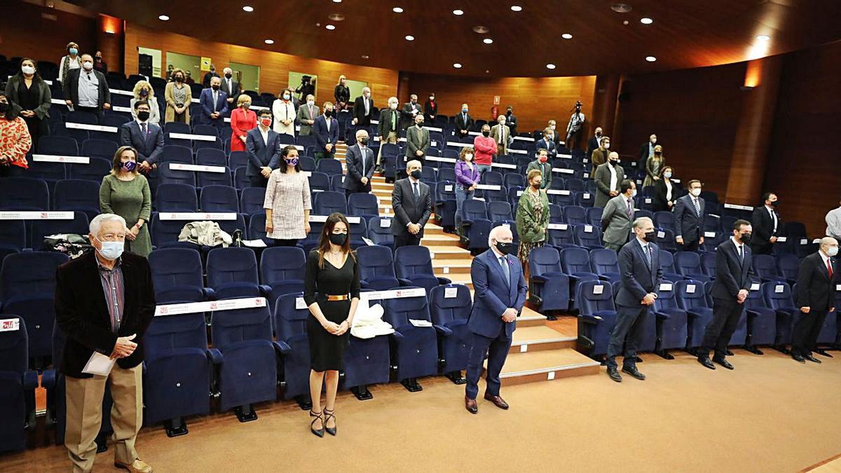 El acto arrancó con un minuto de silencio en recuerdo de las víctimas de la violencia de género.  | ANTONIO AMORÓS