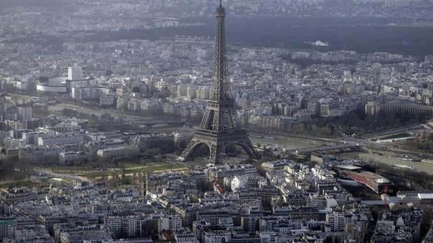 Viajes gratis para el bebé que nació en el metro de París