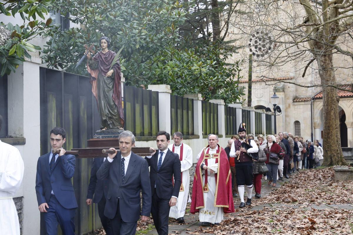 EN IMÁGENES: Somió celebra a su patrón San Julián con la tradicional procesión y comida popular: "Hace unión entre los vecinos"