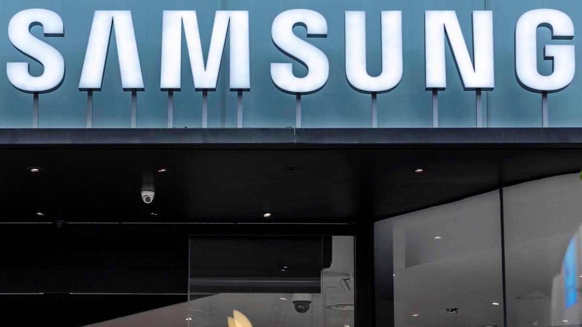 El cartel de una tienda de Samsung.