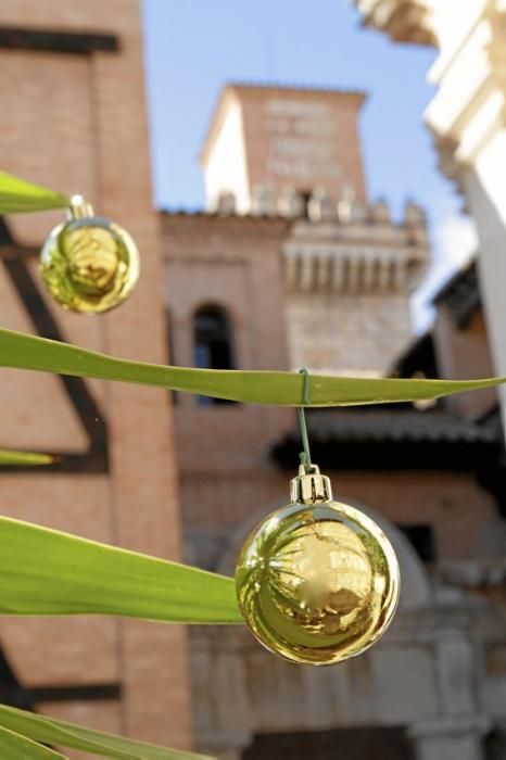 Auf dem traditionellen Markt im Pueblo Español (1. bis 10. 12.) geht es diesmal ausgesprochen musikalisch zu. Täglich sorgen Musikgruppen in dem Miniaturdorf für Weihnachtsstimmung. Die Stände sind bereits ab mittags geöffnet. Der Eintritt kostet 5 Euro, dafür gibt es aber auch einen Becher Glühwein.