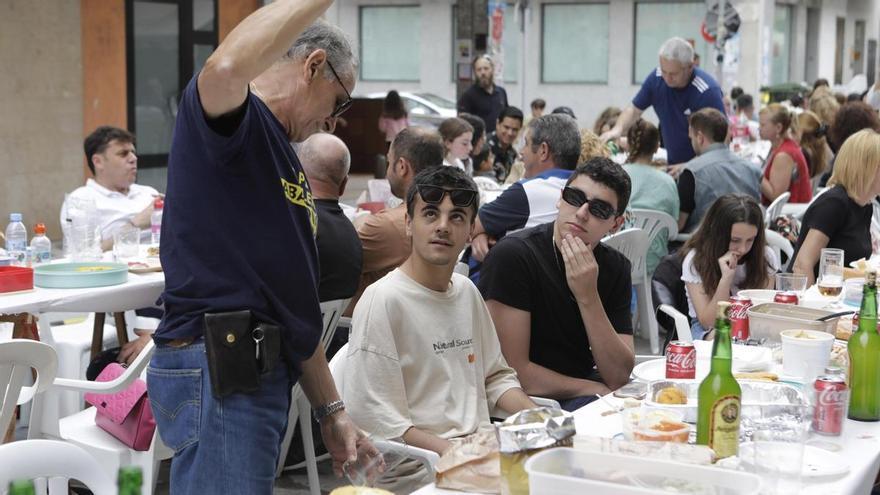 Ampliado hasta el día 6 el plazo para participar en la comida en la calle de Laviana, con más de 2.400 inscritos ya