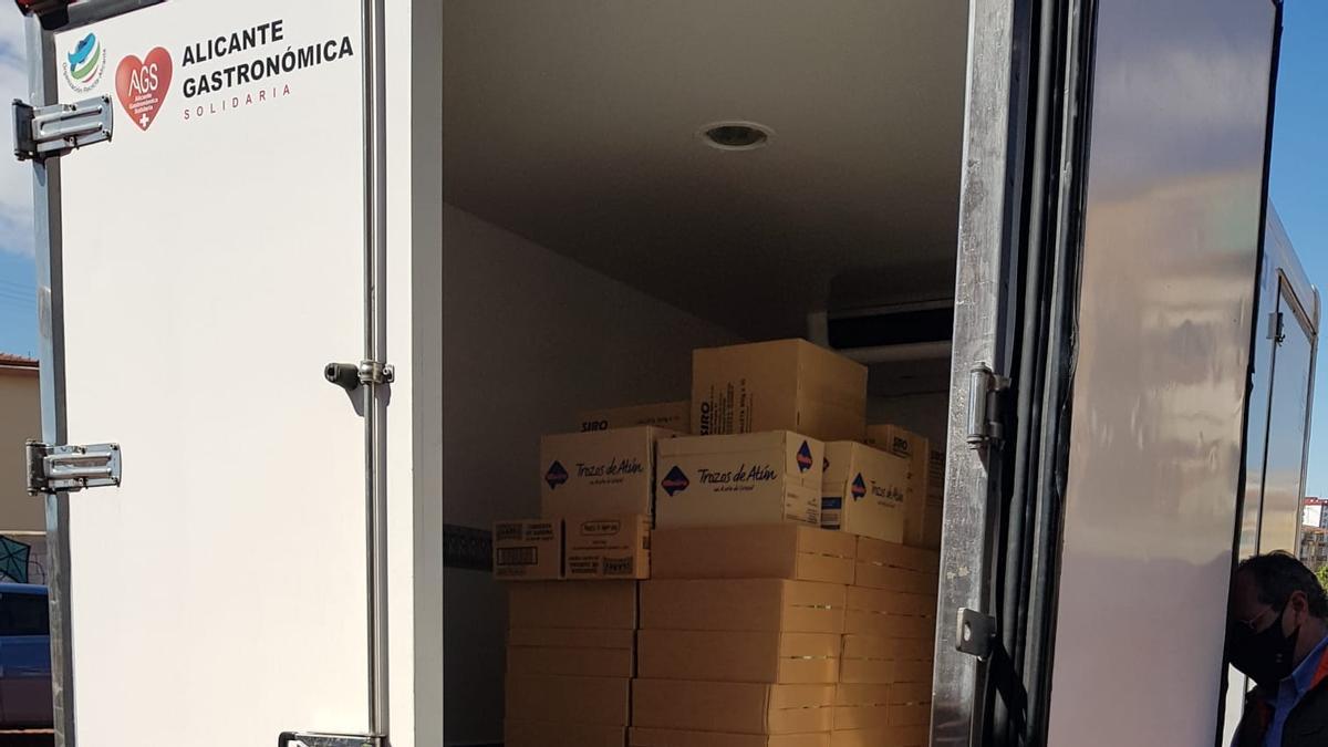 La furgoneta de Alicante Gastronómica con la que se hizo el traslado de los alimentos