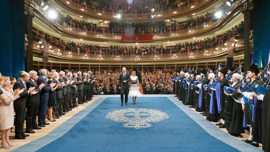 Los Reyes, en el Campoamor, en la ceremonia de entrega de los premios «Princesa de Asturias» de 2017.