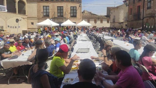 Al finalizar la marcha hubo una multitudinaria comida popular.