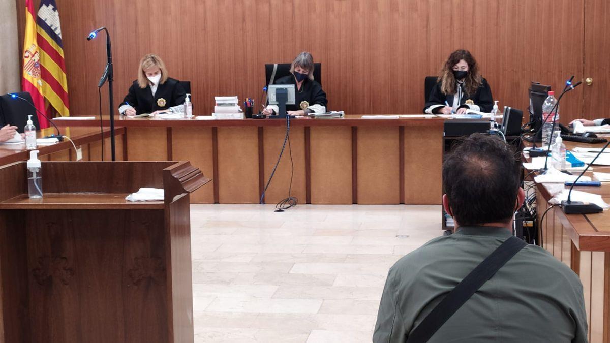 El acusado, durante el juicio. M.O.I