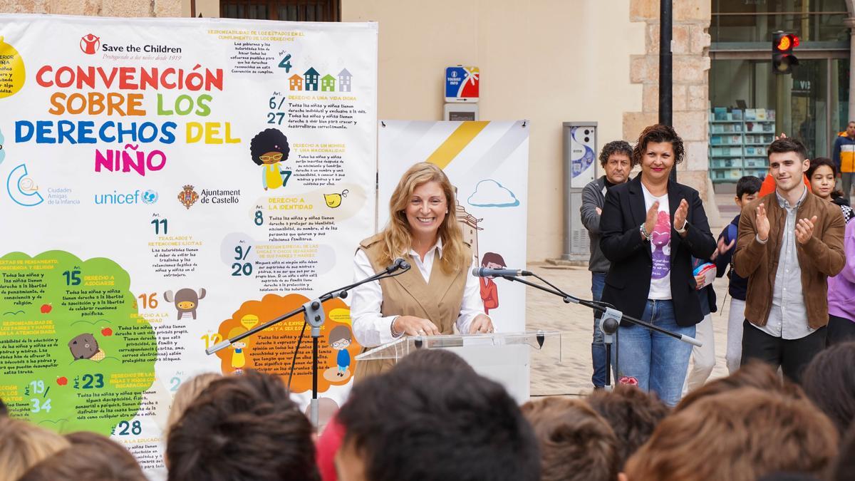 La alcaldesa de Castelló, Amparo Marco, junto a los ediles Patricia Puerta y Jorge Ribes, en un acto sobre infancia.