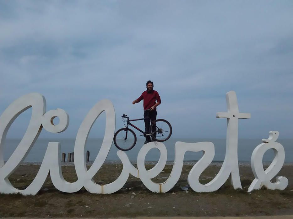 El ibicenco Carles Tur Escandell tiene un sueño: llegar en bicicleta hasta Sídney.