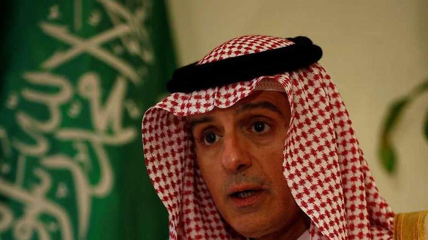 El ministro de Exteriores saudí, Adel al Jubeir, ayer, lanzando su aviso a Irán. // Reuters