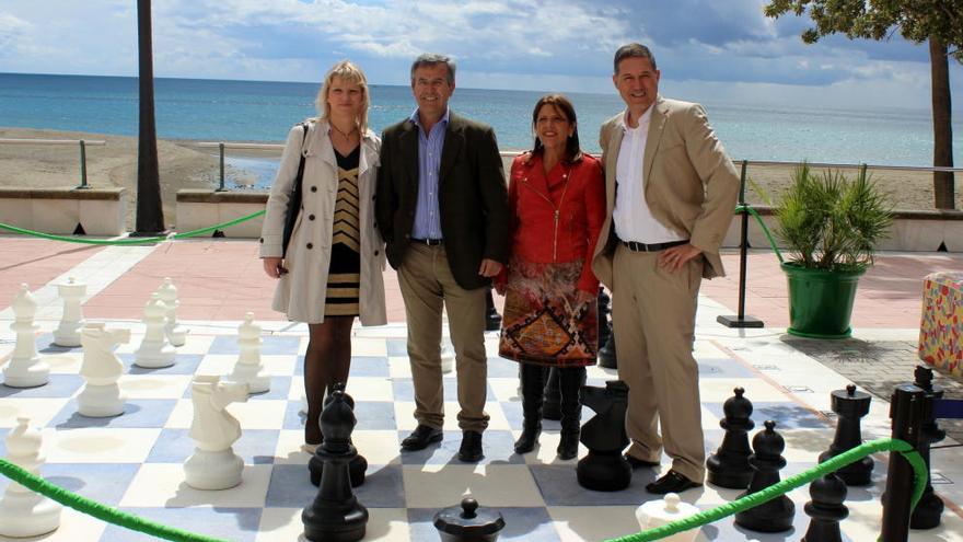 Miguel Illescas y Olga Alexandrova apadrinan la práctica del ajedrez en Estepona