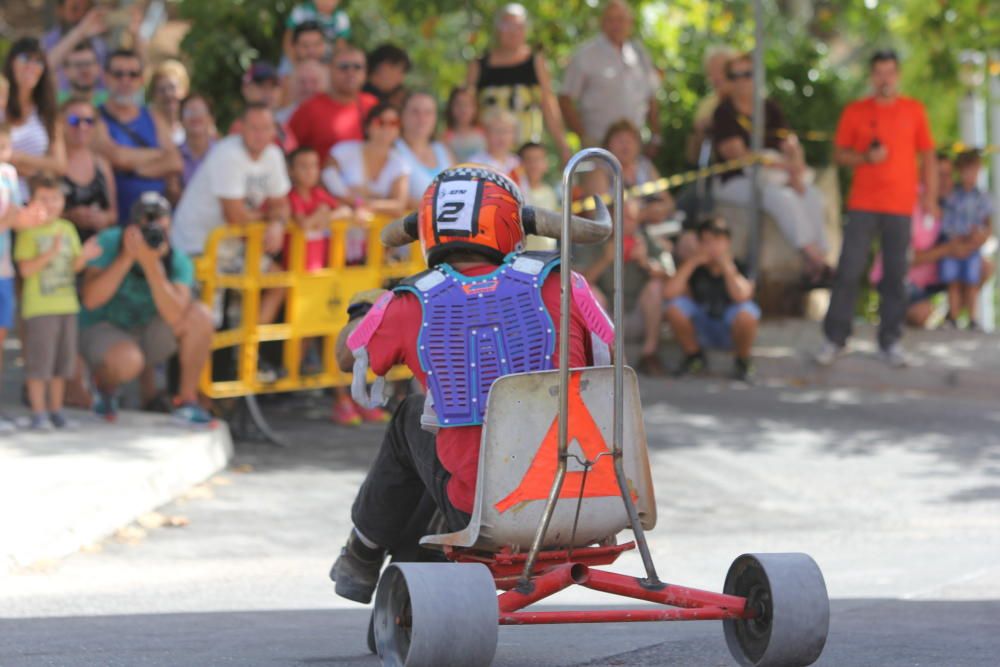 Los autos locos del barrio alcoyano de Batoy