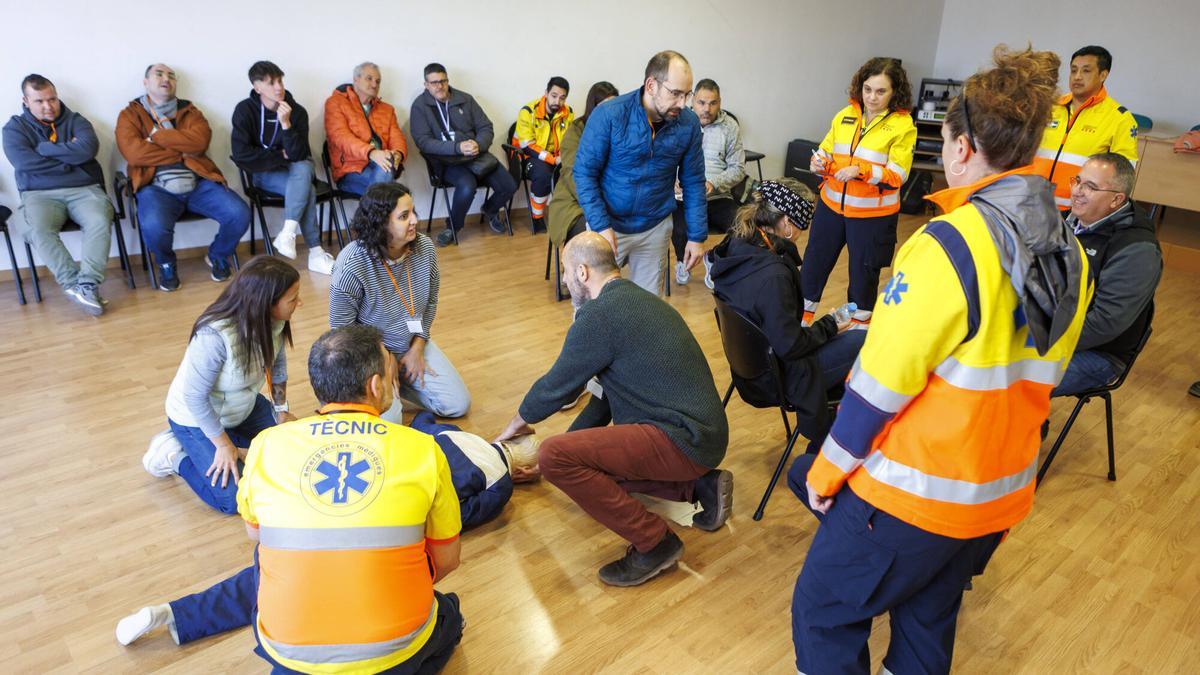 El treball en equip, clau per salvar vides: el SEM reuneix un centenar de professionals a Navarcles per actualitzar els coneixements a la regió