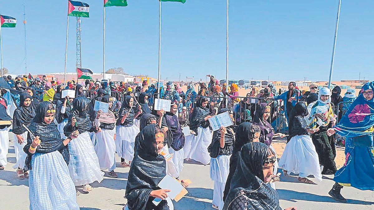 Desfile por los 50 años de la RASD
