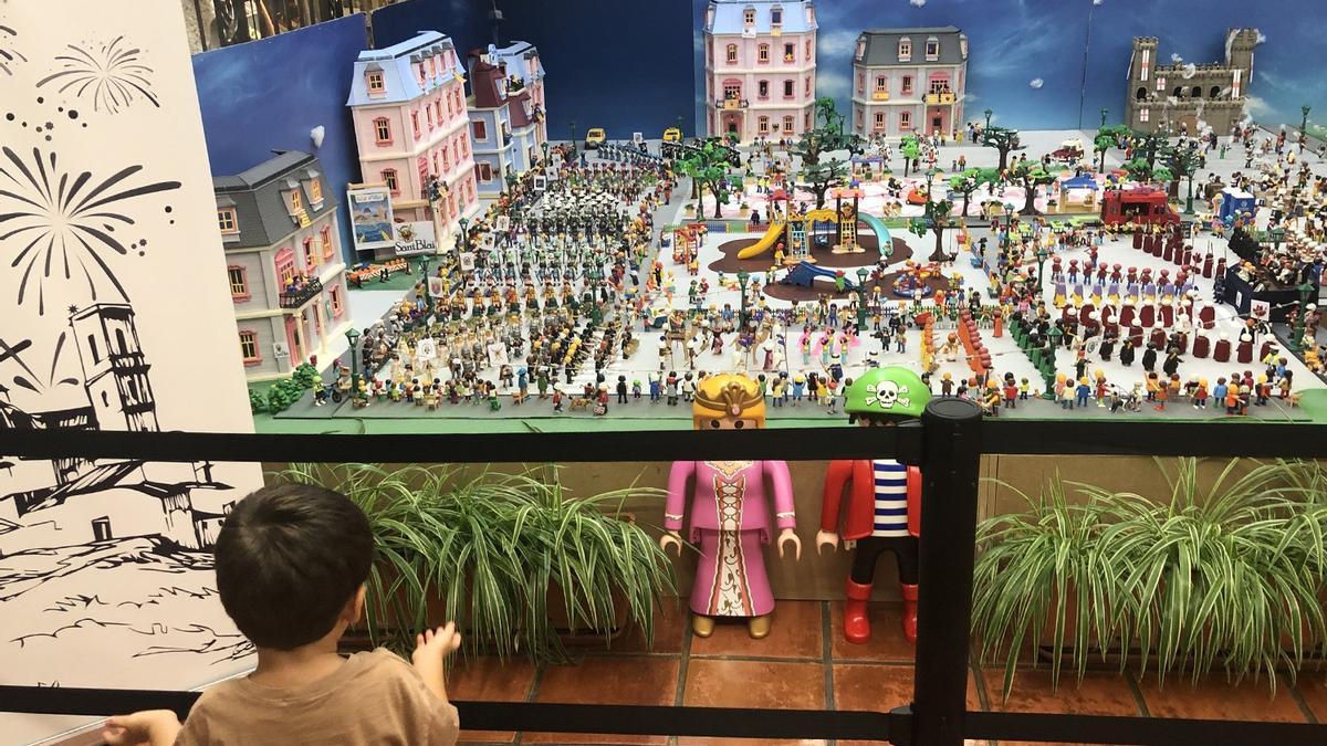 Exposición de &quot;clicks&quot; de Playmobil sobre las fiestas de Moros y Cristianos de Altea