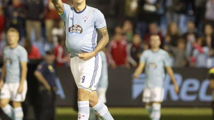 El Tucu, que pronto será padre por segunda vez, celebra el gol. // José Lores