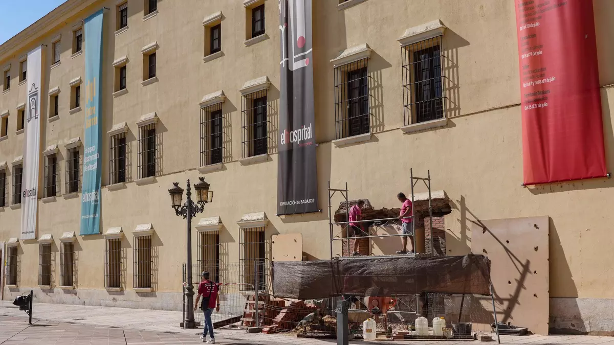Nueve ventanas de El Hospital Centro Vivo de Badajoz se convertirán en puertas