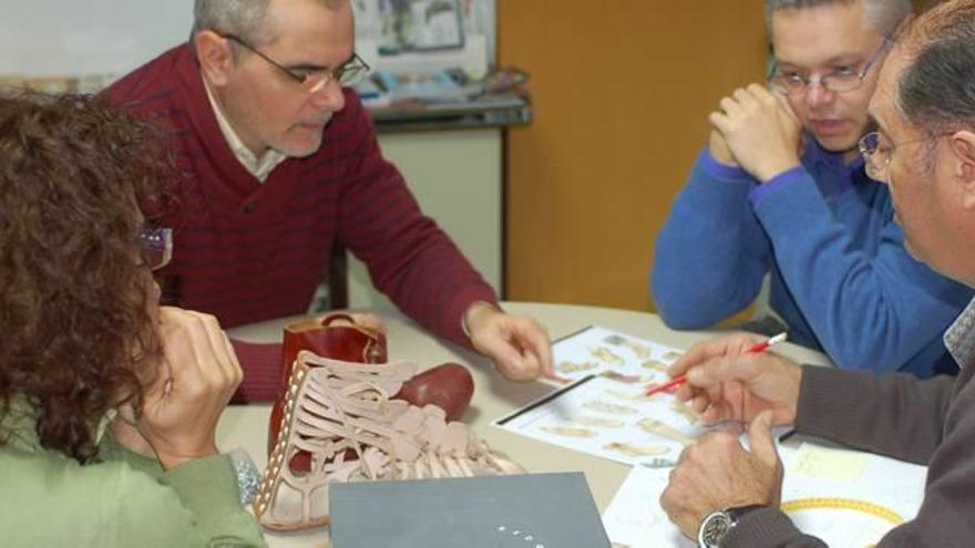 Imagen de la reunión de trabajo de los implicados en este proyecto del Museo de Elda y el Vilamuseu.