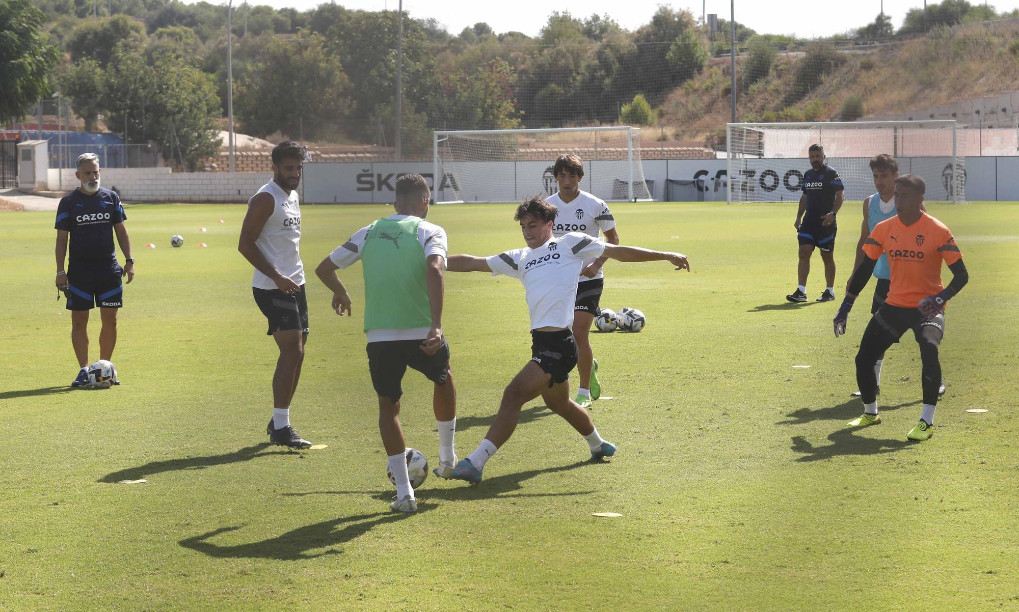 Entrenamiento del Valencia con Herrerín