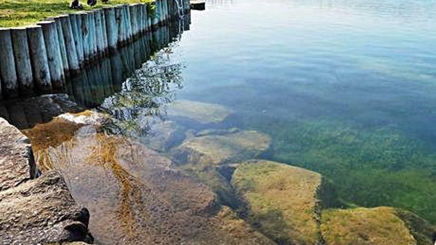 La zona pública de bany de l&#039;Estany de Banyoles.