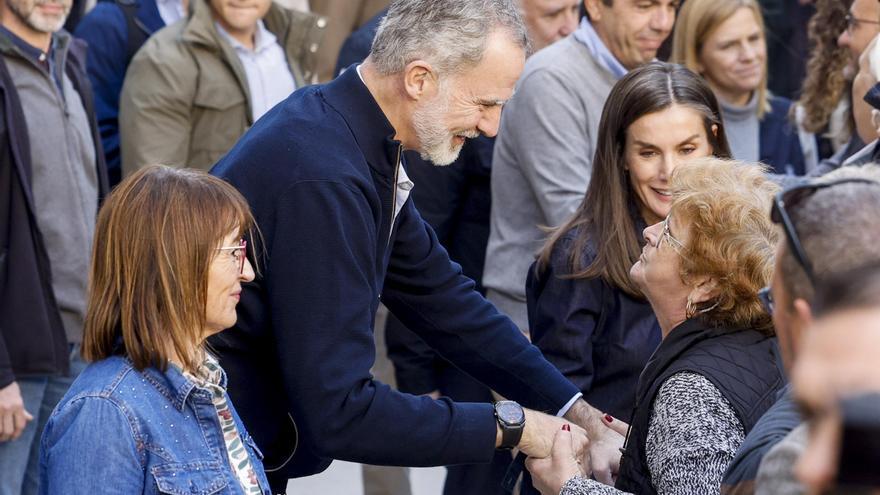 Aplausos y &quot;vivas&quot; para los Reyes en Chiva