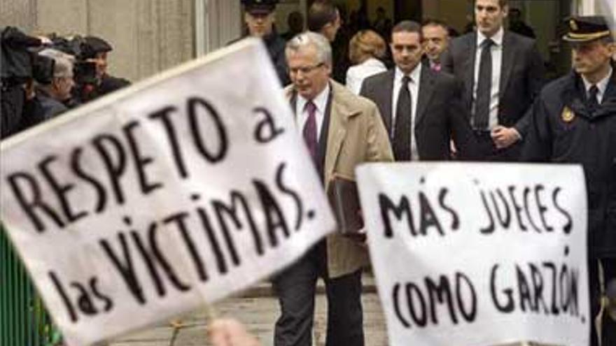 Garzón niega ante el Supremo haber cobrado &quot;ni un dólar&quot; del Santander