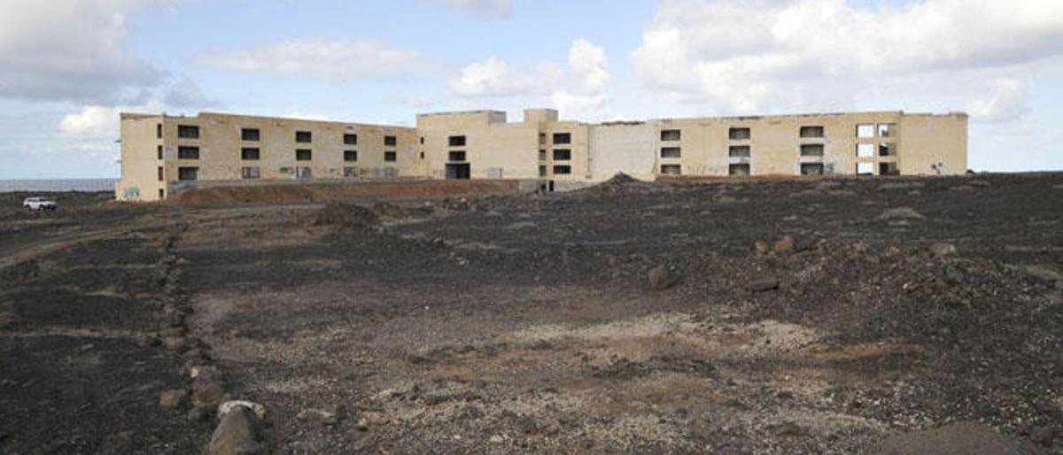 Hotel abandonado en Lanzaorte.