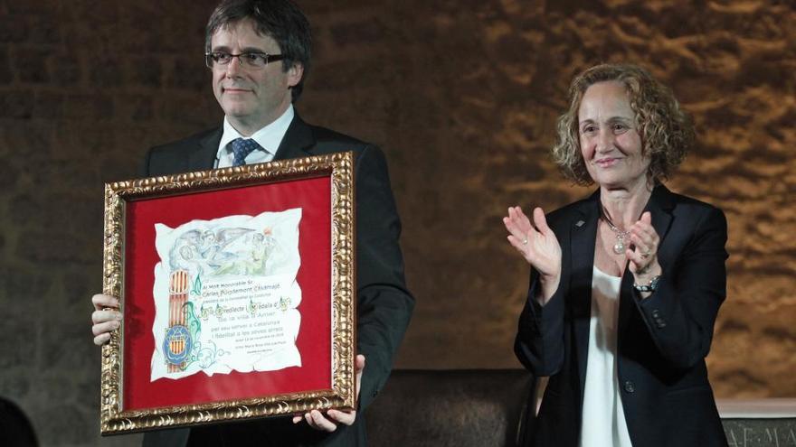 Puigdemont rep la distinció de fill predilecte i la medalla d&#039;or d&#039;Amer