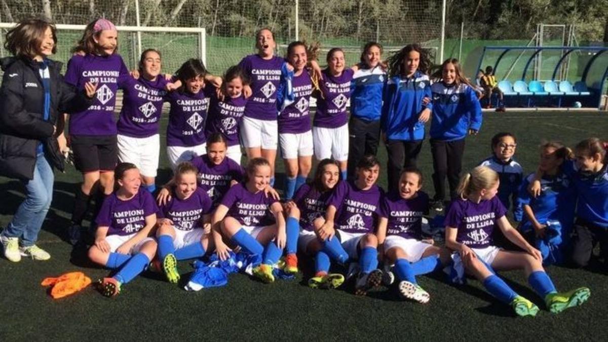 Las chicas del AEM Lleida celebran su título