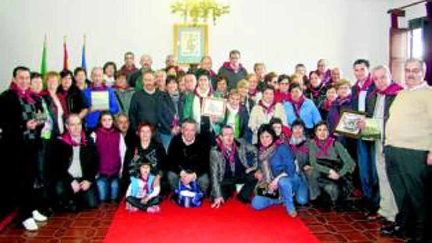 Miembros del Centro Cultural Extremeño en Ermua visitan la ciudad cauriense